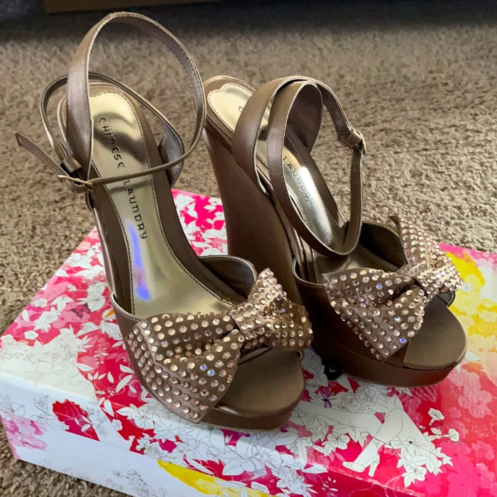 Chinese Laundry Women's Shine On Sandal size 8.5